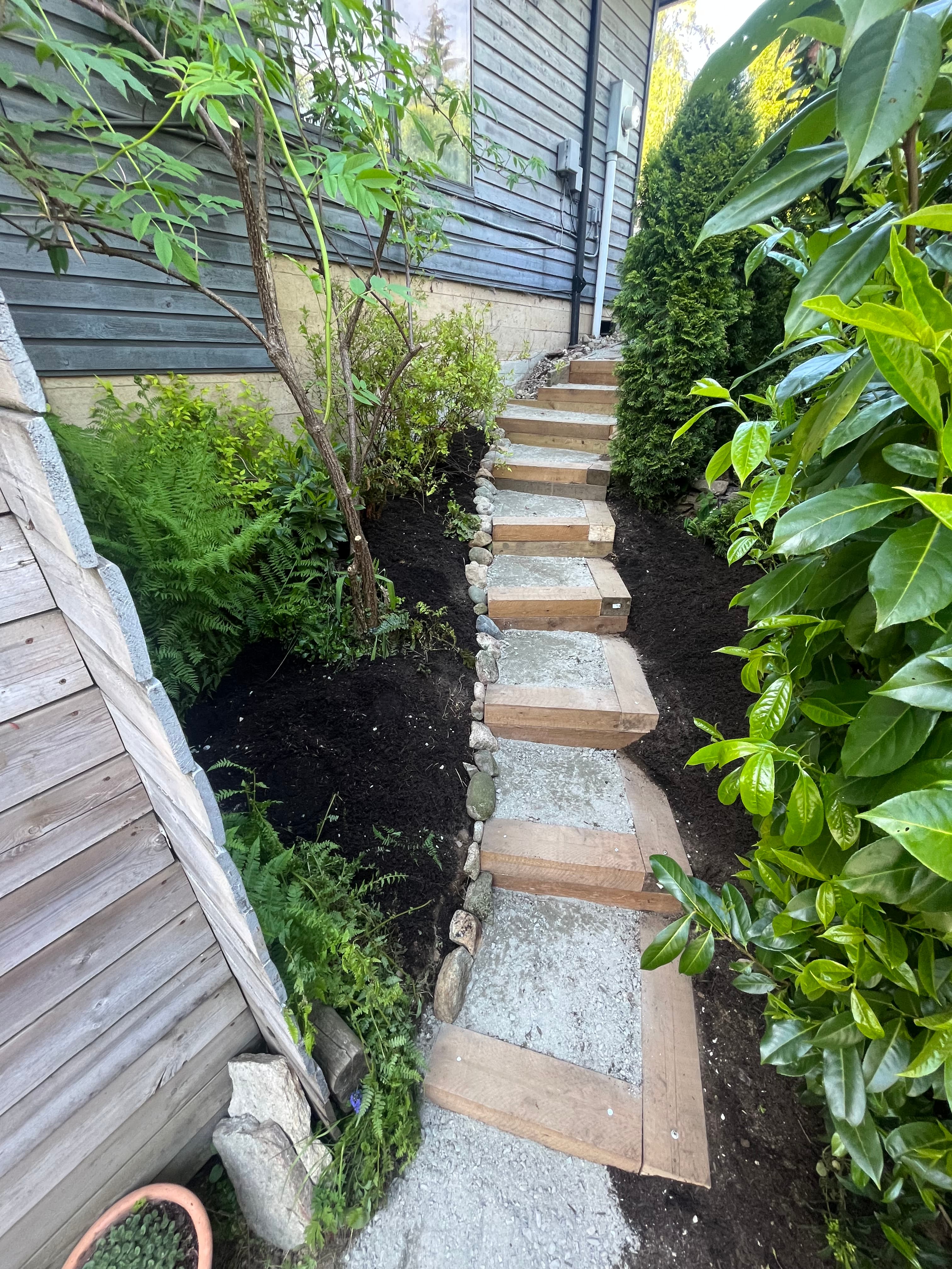 Eagle Ridge Side Yard Path — Photo 5